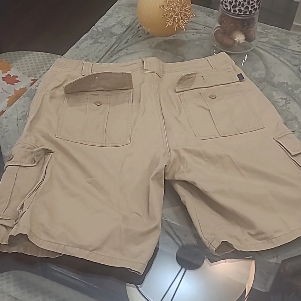 DOCKERS MEN'S KHAKI CARBO SHORTS BERMUDA SIZZE 33 LIKE NEW
